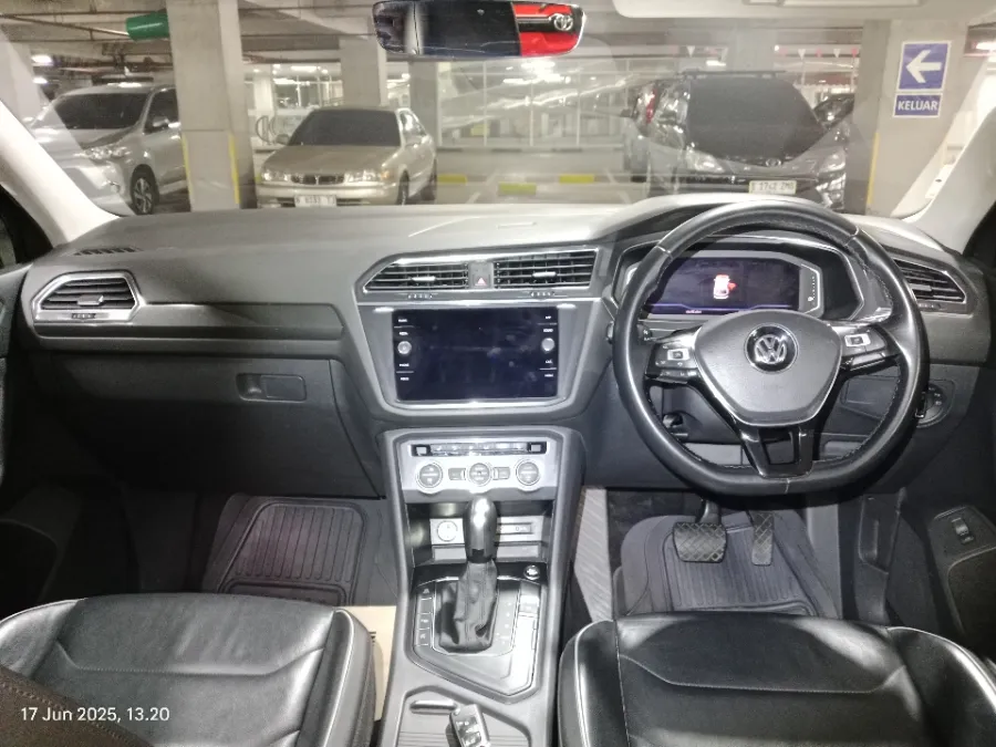 Foto Mobil Bekas Dashboard Volkswagen Tiguan 1.4 TSI Allspace tahun 2020