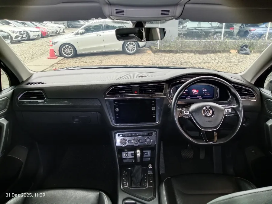 Foto Mobil Bekas Dashboard Volkswagen Tiguan 1.4 TSI Allspace tahun 2020