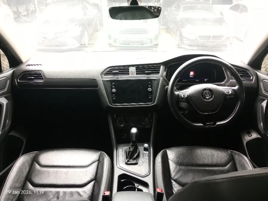 Foto Mobil Bekas Dashboard Volkswagen Tiguan 1.4 TSI Allspace tahun 2020