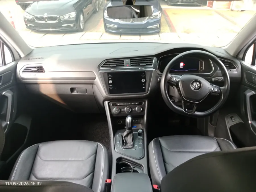 Foto Mobil Bekas Dashboard Volkswagen Tiguan 1.4 TSI Allspace tahun 2020