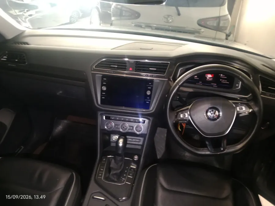 Foto Mobil Bekas Dashboard Volkswagen Tiguan 1.4 TSI Allspace tahun 2020