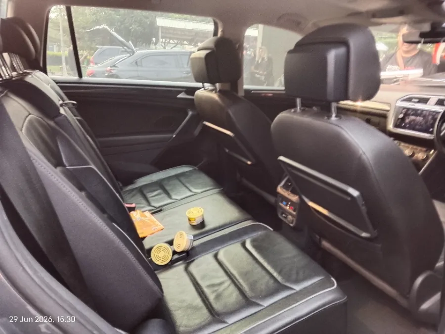 Foto Mobil Bekas Kabin Belakang Volkswagen Tiguan 1.4 TSI Allspace tahun 2020
