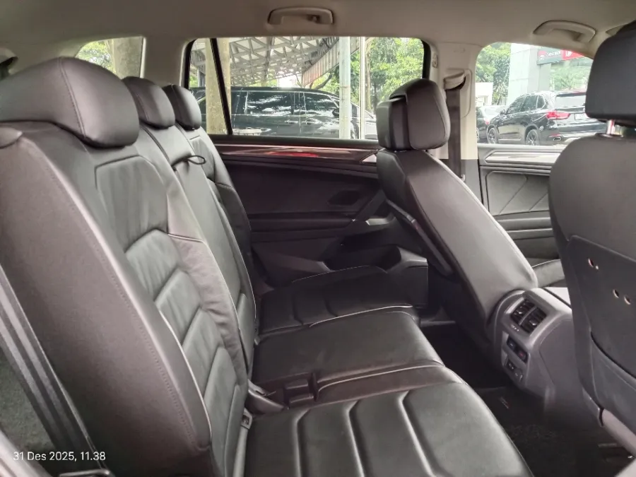 Foto Mobil Bekas Kabin Belakang Volkswagen Tiguan 1.4 TSI Allspace tahun 2020