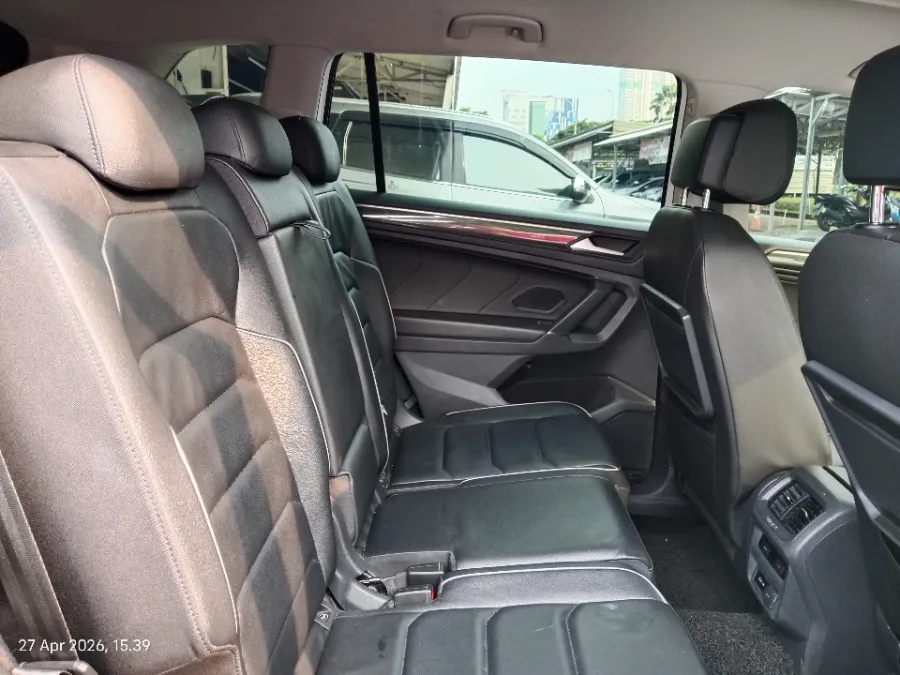 Foto Mobil Bekas Kabin Belakang Volkswagen Tiguan 1.4 TSI Allspace tahun 2020