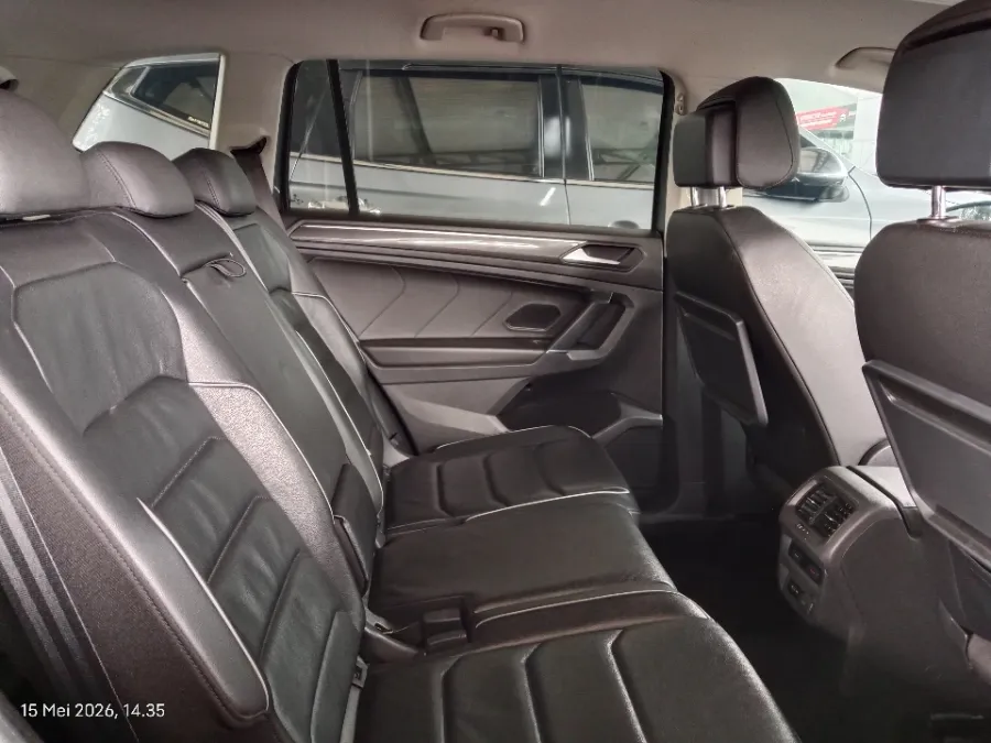 Foto Mobil Bekas Kabin Belakang Volkswagen Tiguan 1.4 TSI Allspace tahun 2020