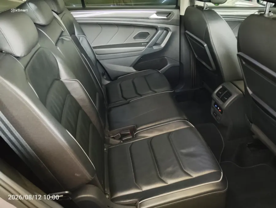 Foto Mobil Bekas Kabin Belakang Volkswagen Tiguan 1.4 TSI Allspace tahun 2020