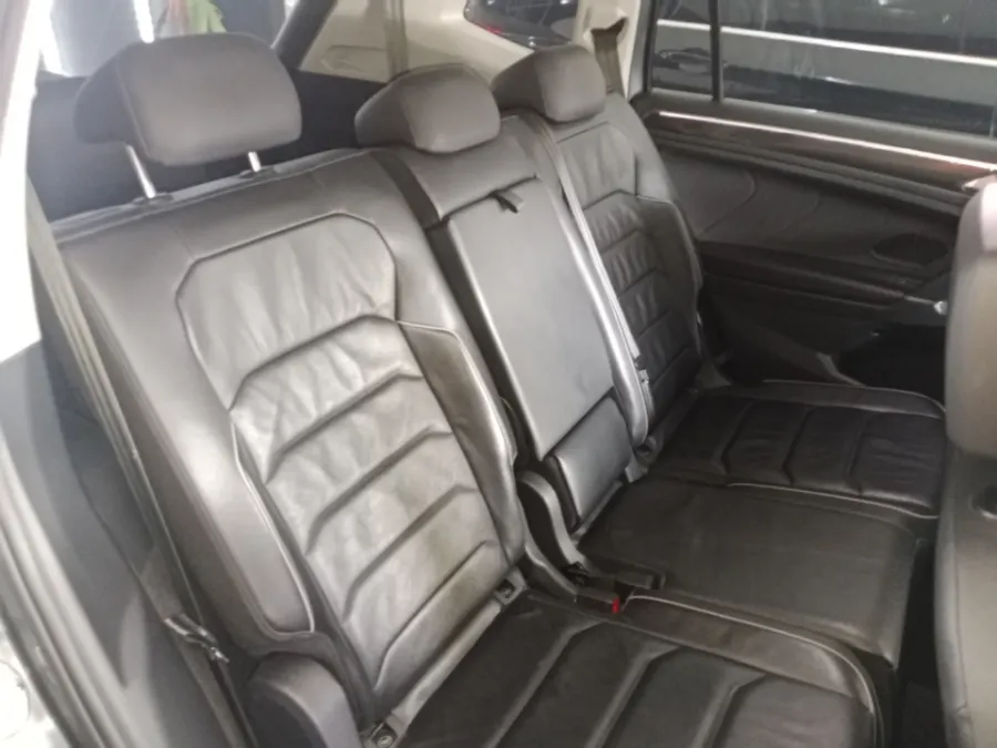 Foto Mobil Bekas Kabin Belakang Volkswagen Tiguan 1.4 TSI Allspace tahun 2020