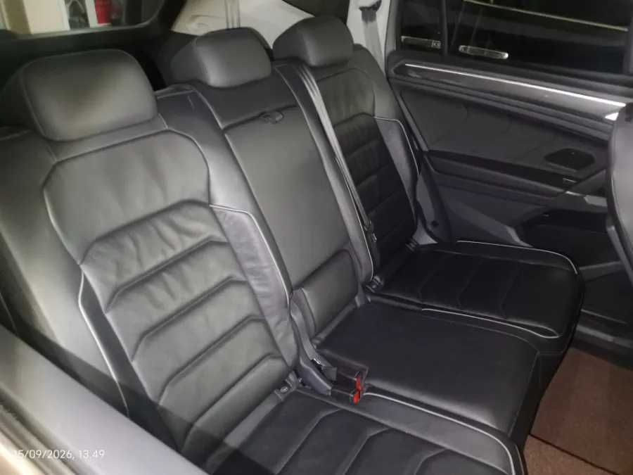 Foto Mobil Bekas Kabin Belakang Volkswagen Tiguan 1.4 TSI Allspace tahun 2020