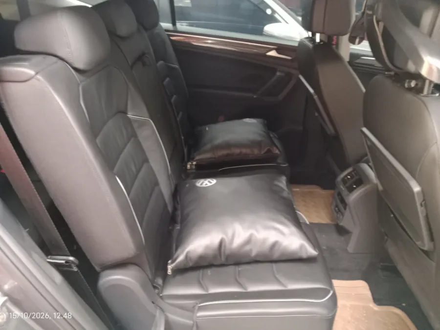 Foto Mobil Bekas Kabin Belakang Volkswagen Tiguan 1.4 TSI Allspace tahun 2020
