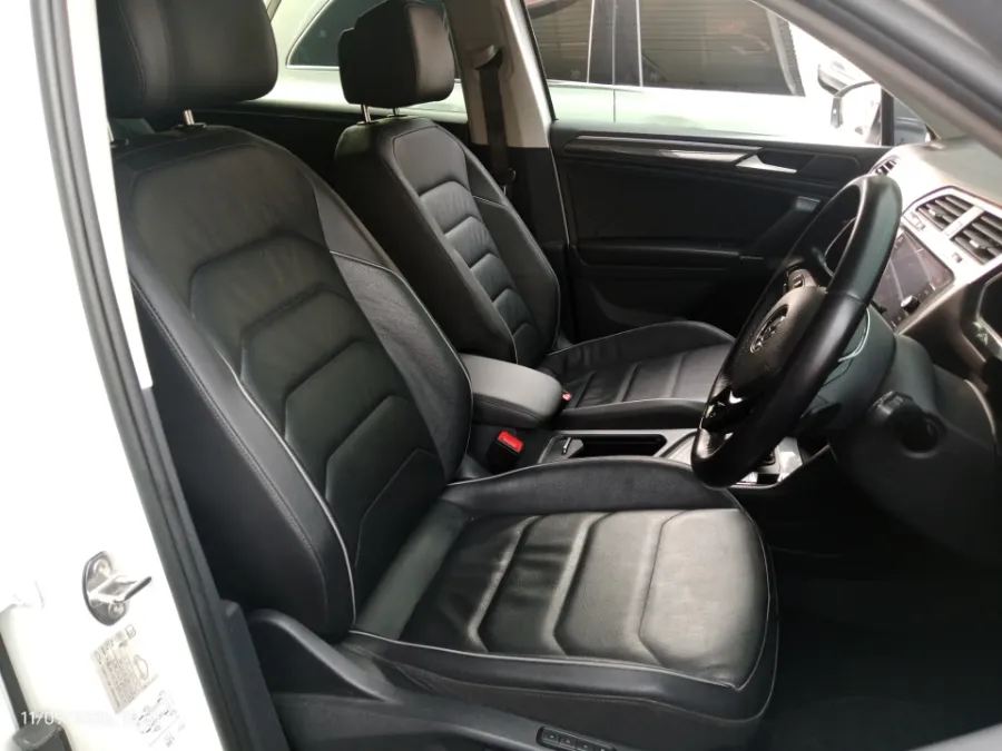 Foto Mobil Bekas Kabin Depan Volkswagen Tiguan 1.4 TSI Allspace tahun 2020