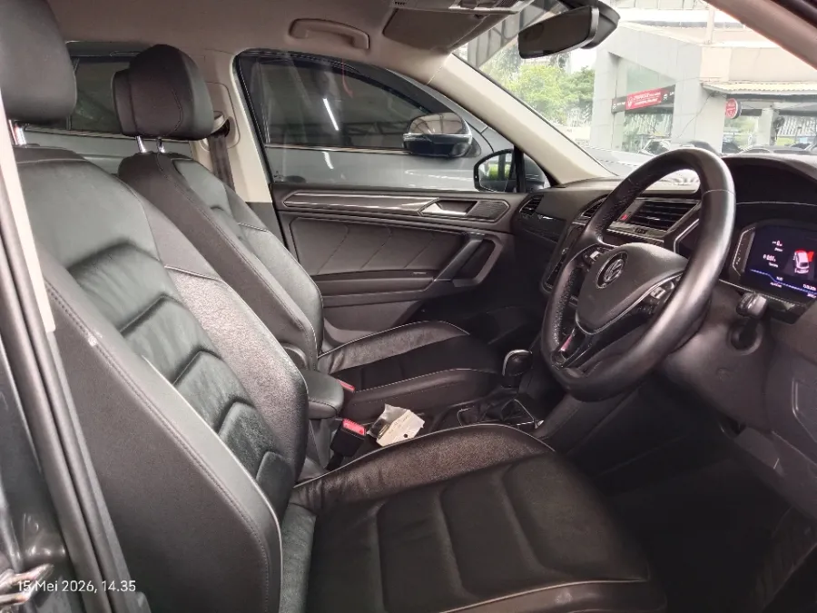 Foto Mobil Bekas Kabin Depan Volkswagen Tiguan 1.4 TSI Allspace tahun 2020