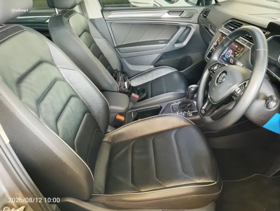 Foto Mobil Bekas Kabin Depan Volkswagen Tiguan 1.4 TSI Allspace tahun 2020