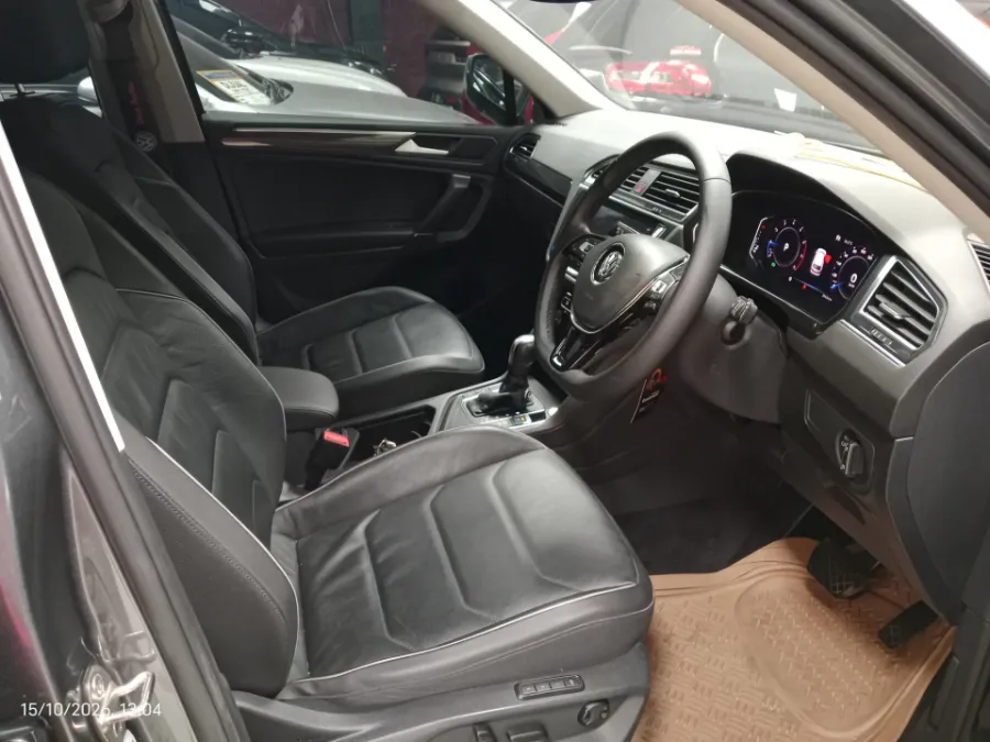 Foto Mobil Bekas Kabin Depan Volkswagen Tiguan 1.4 TSI Allspace tahun 2020