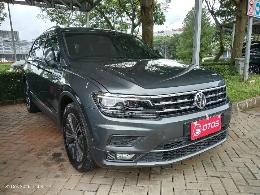 Foto Mobil Bekas Kanan Depan Volkswagen Tiguan 1.4 TSI Allspace tahun 2020