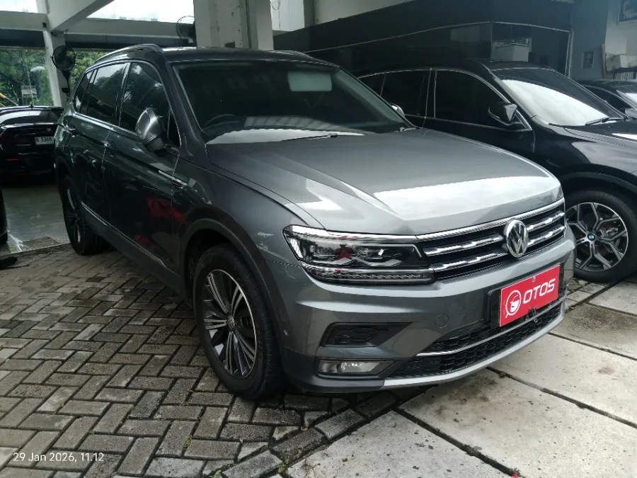Foto Mobil Bekas Kanan Depan Volkswagen Tiguan 1.4 TSI Allspace tahun 2020