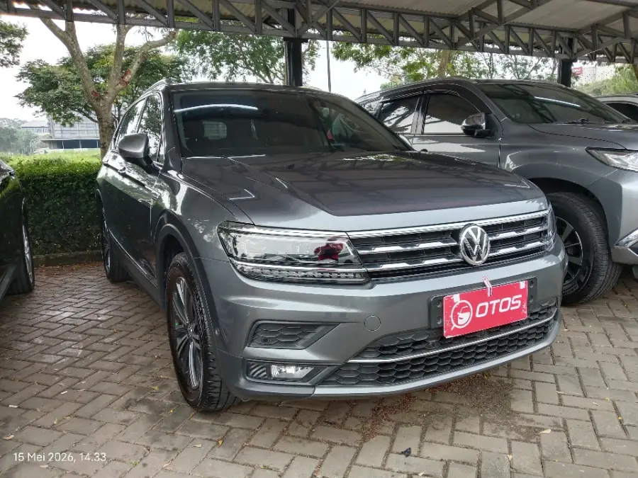Foto Mobil Bekas Kanan Depan Volkswagen Tiguan 1.4 TSI Allspace tahun 2020