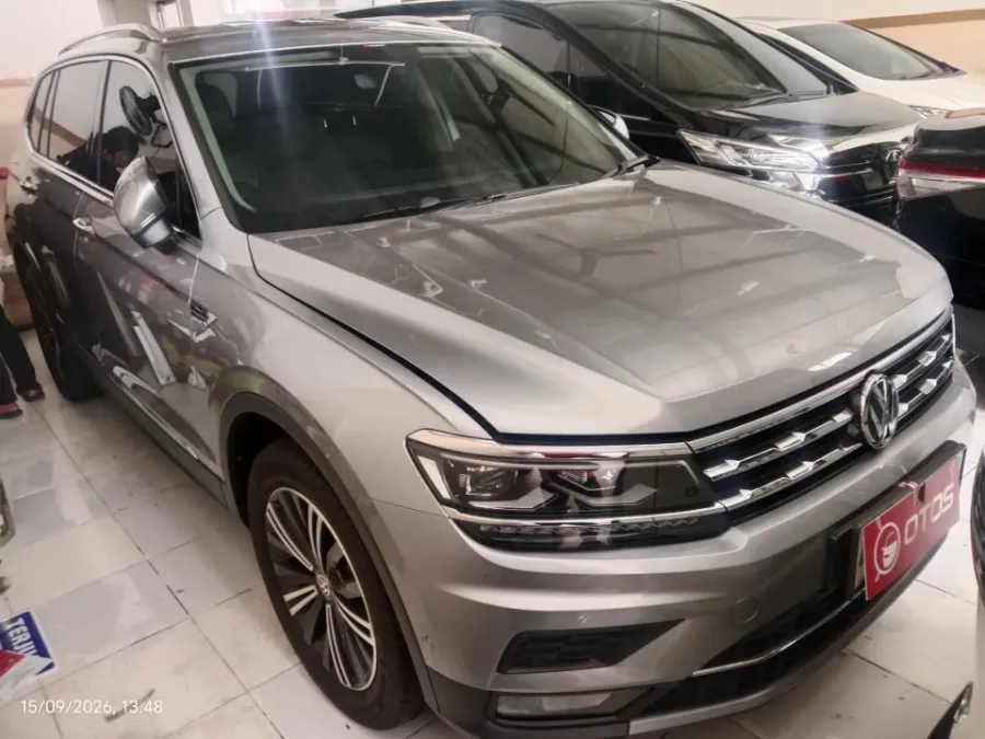 Foto Mobil Bekas Kanan Depan Volkswagen Tiguan 1.4 TSI Allspace tahun 2020