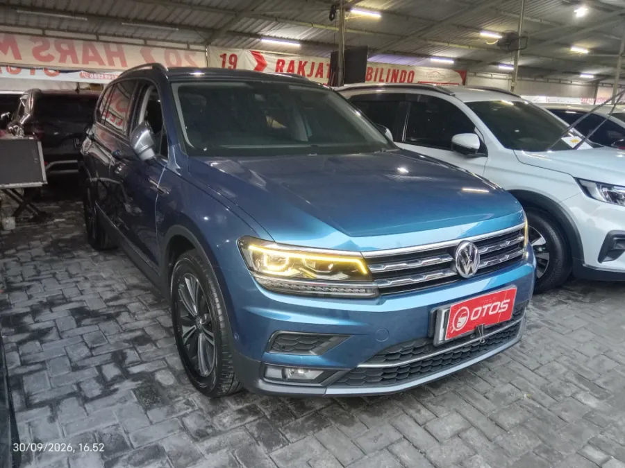 Foto Mobil Bekas Kanan Depan Volkswagen Tiguan 1.4 TSI Allspace tahun 2020