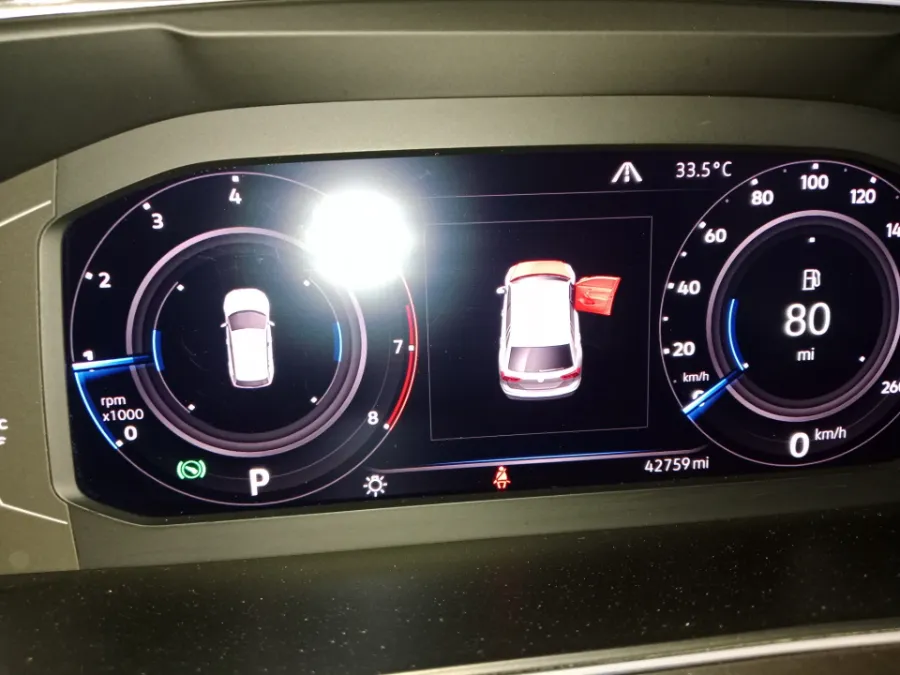 Foto Mobil Bekas Odometer Volkswagen Tiguan 1.4 TSI Allspace tahun 2020