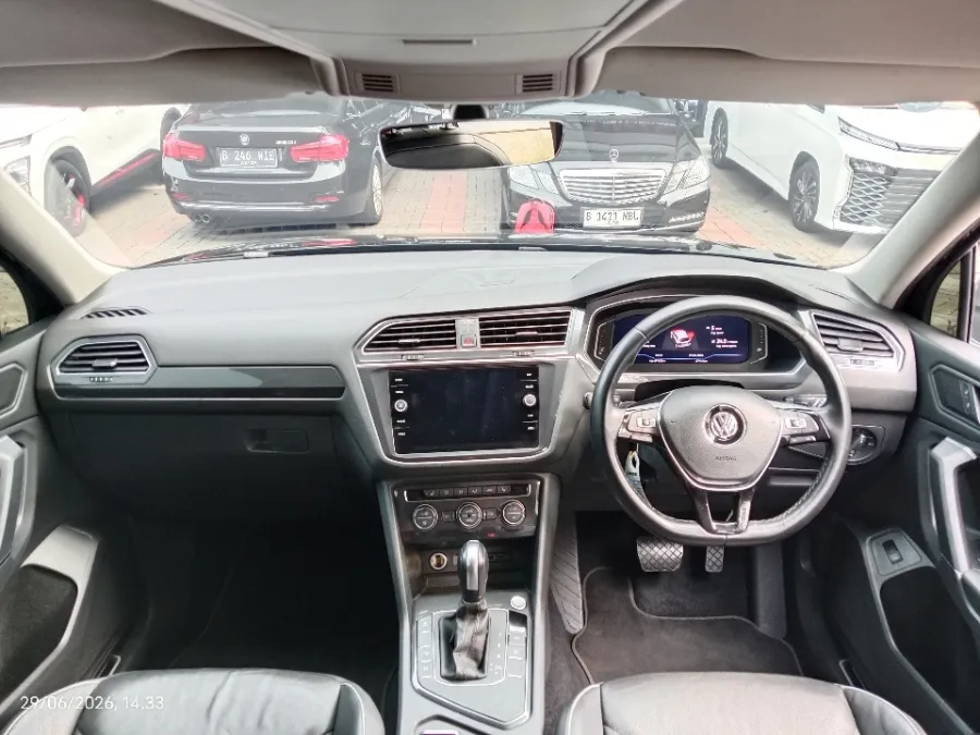 Foto Mobil Bekas Dashboard Volkswagen Tiguan 1.4 TSI Allspace tahun 2021