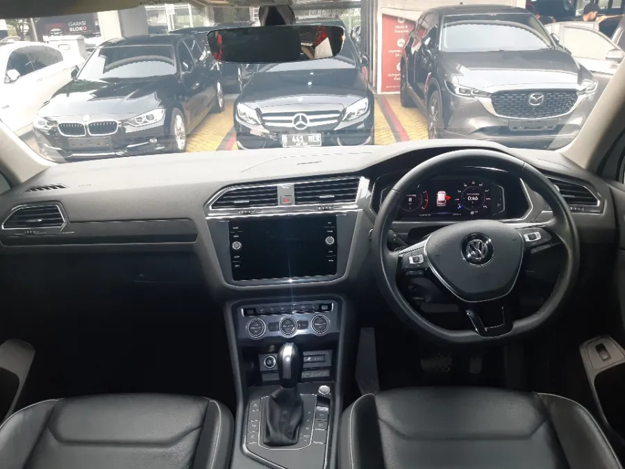 Foto Mobil Bekas Dashboard Volkswagen Tiguan 1.4 TSI Allspace tahun 2021