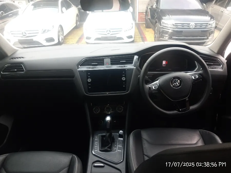 Foto Mobil Bekas Dashboard Volkswagen Tiguan 1.4 TSI Allspace tahun 2021