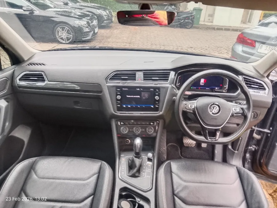 Foto Mobil Bekas Dashboard Volkswagen Tiguan 1.4 TSI Allspace tahun 2021