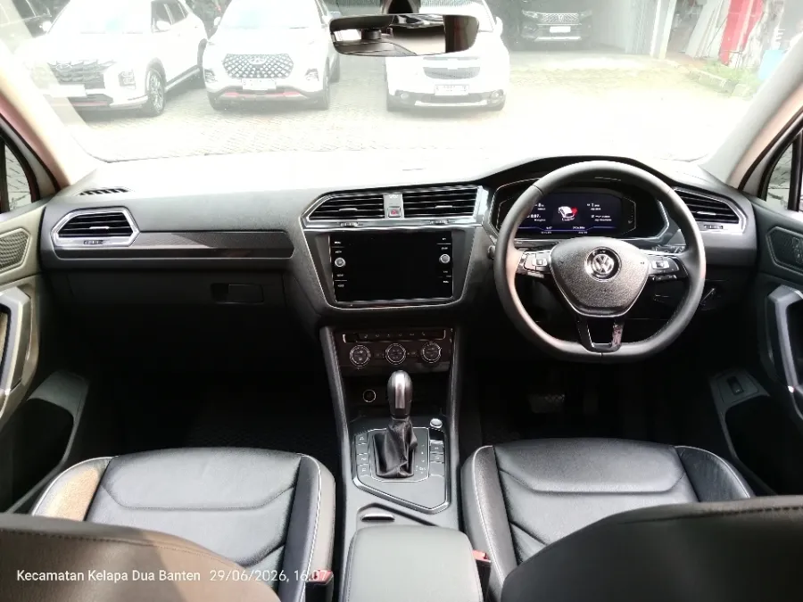 Foto Mobil Bekas Dashboard Volkswagen Tiguan 1.4 TSI Allspace tahun 2021