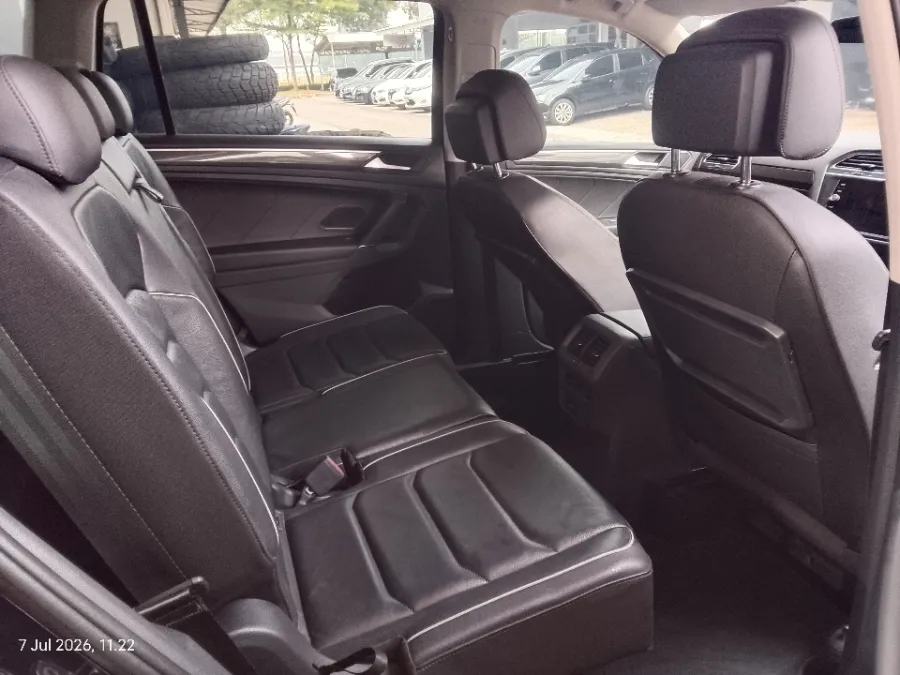 Foto Mobil Bekas Kabin Belakang Volkswagen Tiguan 1.4 TSI Allspace tahun 2021