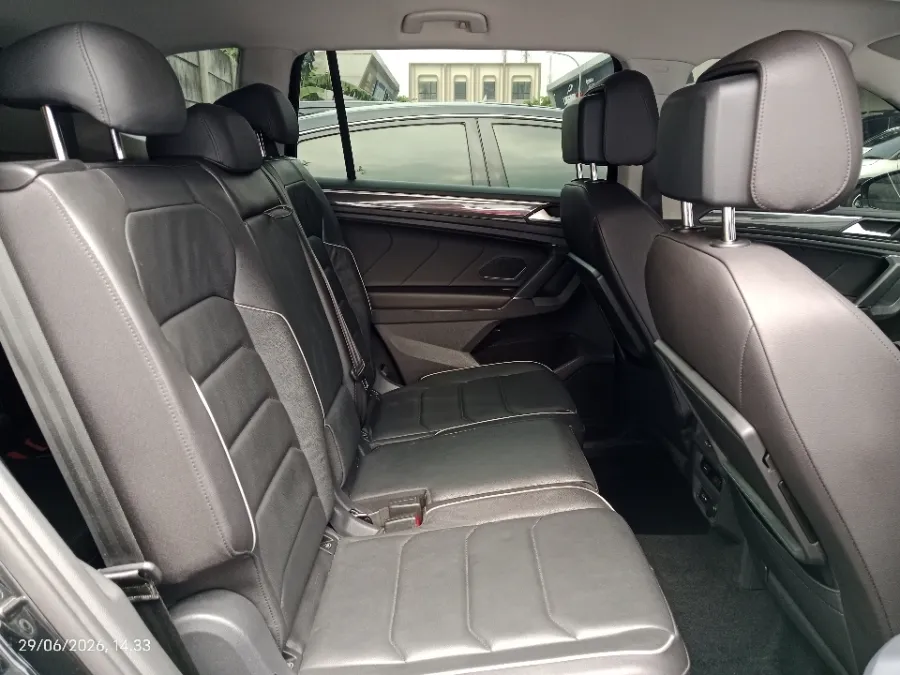 Foto Mobil Bekas Kabin Belakang Volkswagen Tiguan 1.4 TSI Allspace tahun 2021