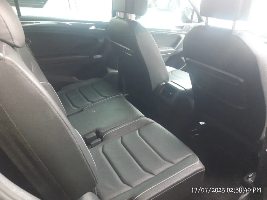 Foto Mobil Bekas Kabin Belakang Volkswagen Tiguan 1.4 TSI Allspace tahun 2021