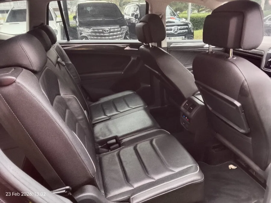 Foto Mobil Bekas Kabin Belakang Volkswagen Tiguan 1.4 TSI Allspace tahun 2021