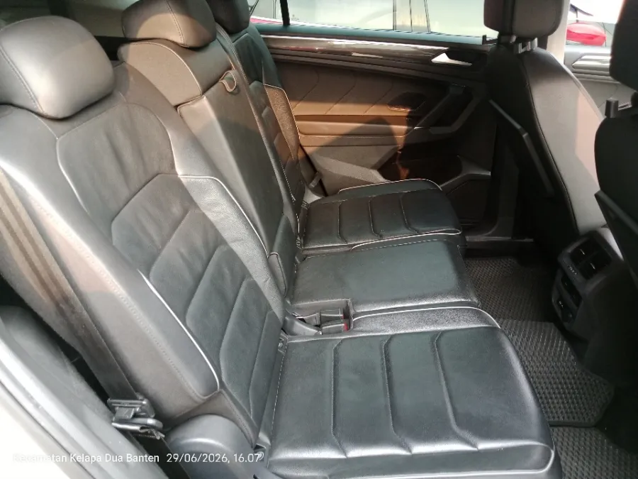 Foto Mobil Bekas Kabin Belakang Volkswagen Tiguan 1.4 TSI Allspace tahun 2021