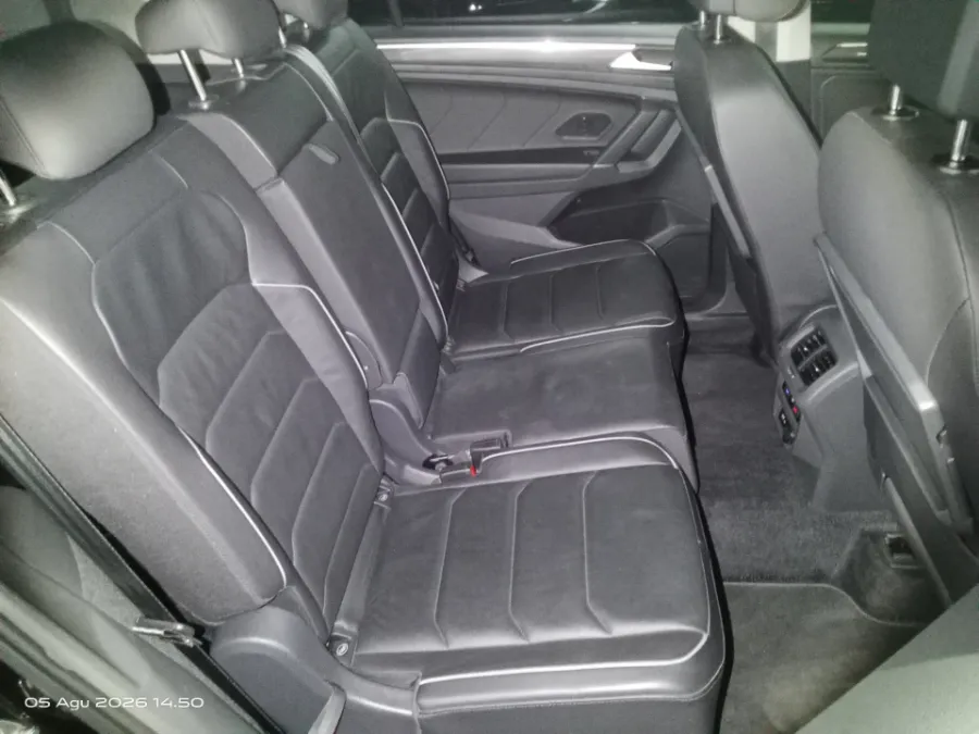 Foto Mobil Bekas Kabin Belakang Volkswagen Tiguan 1.4 TSI Allspace tahun 2021