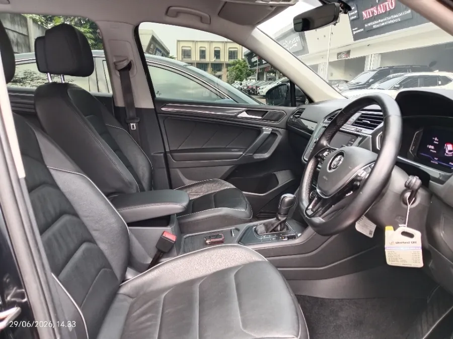 Foto Mobil Bekas Kabin Depan Volkswagen Tiguan 1.4 TSI Allspace tahun 2021