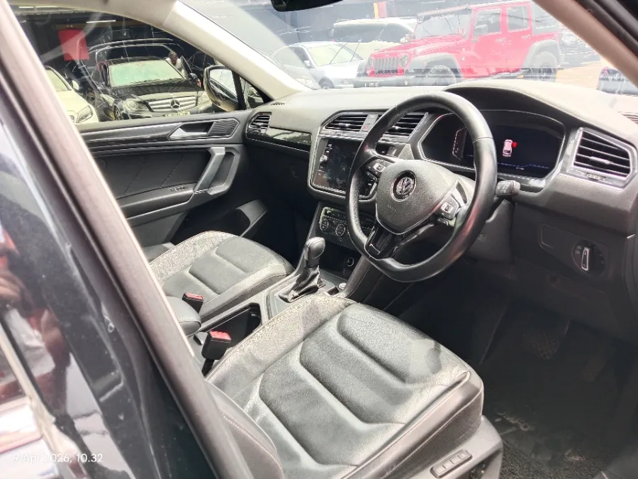 Foto Mobil Bekas Kabin Depan Volkswagen Tiguan 1.4 TSI Allspace tahun 2021