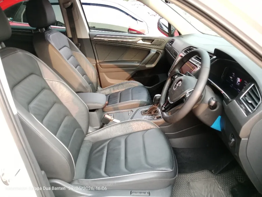 Foto Mobil Bekas Kabin Depan Volkswagen Tiguan 1.4 TSI Allspace tahun 2021