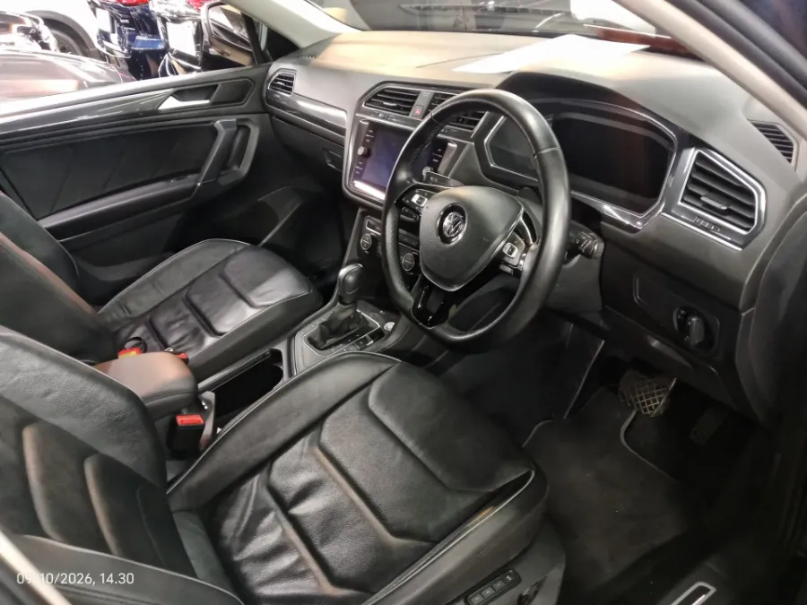 Foto Mobil Bekas Kabin Depan Volkswagen Tiguan 1.4 TSI Allspace tahun 2021