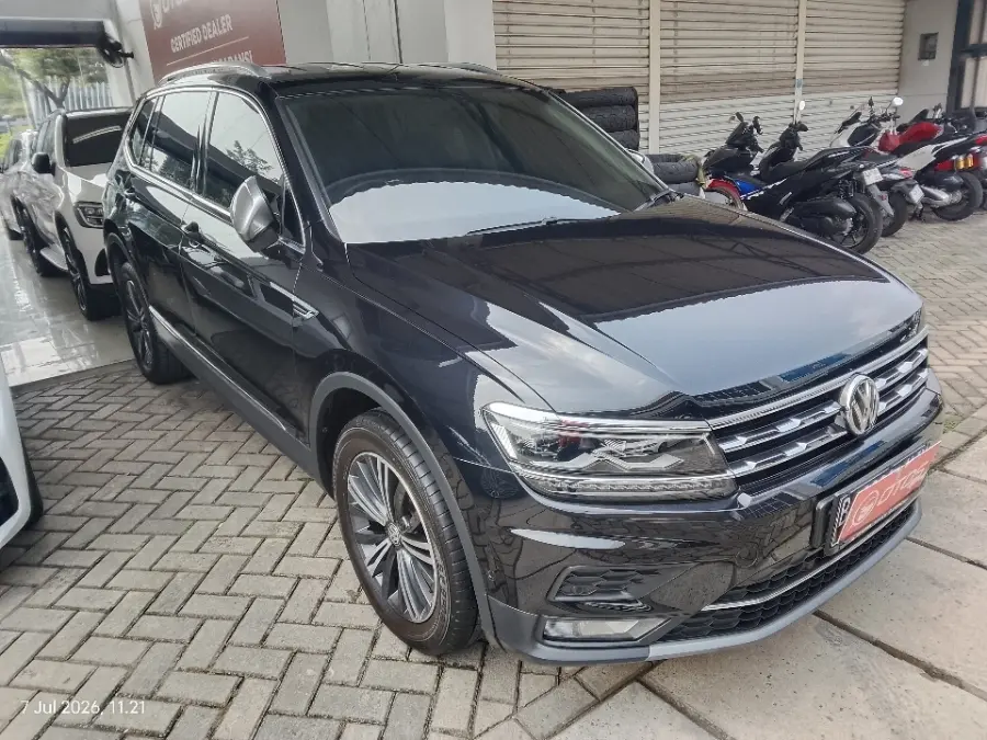Foto Mobil Bekas Kanan Depan Volkswagen Tiguan 1.4 TSI Allspace tahun 2021