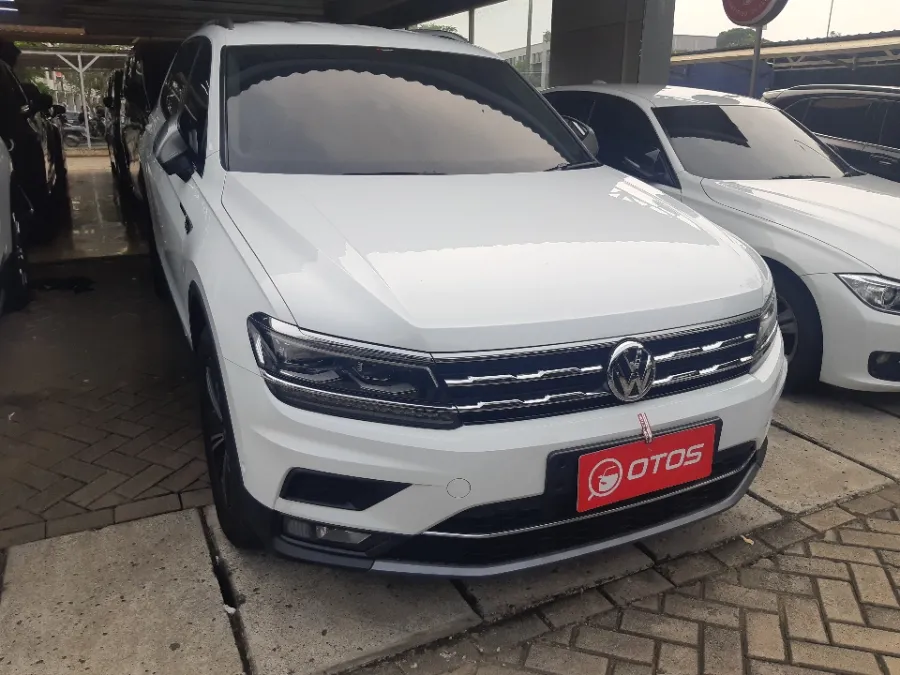 Foto Mobil Bekas Kanan Depan Volkswagen Tiguan 1.4 TSI Allspace tahun 2021