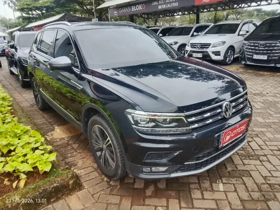 Foto Mobil Bekas Kanan Depan Volkswagen Tiguan 1.4 TSI Allspace tahun 2021