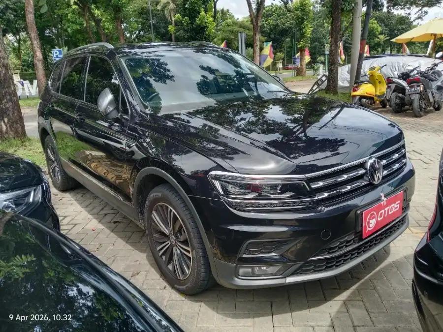 Foto Mobil Bekas Kanan Depan Volkswagen Tiguan 1.4 TSI Allspace tahun 2021