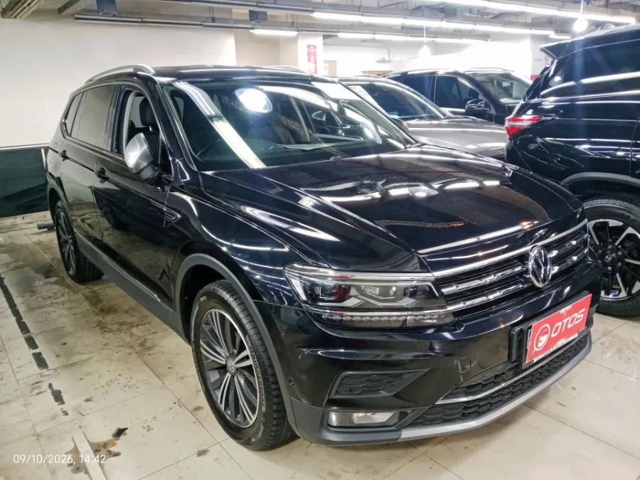 Foto Mobil Bekas Kanan Depan Volkswagen Tiguan 1.4 TSI Allspace tahun 2021