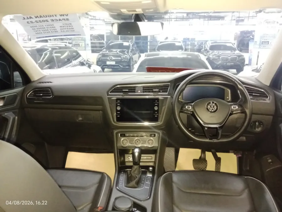 Foto Mobil Bekas Dashboard Volkswagen Tiguan 1.4 TSI Allspace tahun 2022