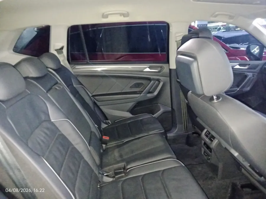 Foto Mobil Bekas Kabin Belakang Volkswagen Tiguan 1.4 TSI Allspace tahun 2022