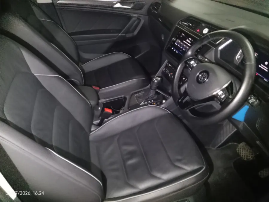 Foto Mobil Bekas Kabin Depan Volkswagen Tiguan 1.4 TSI Allspace tahun 2022