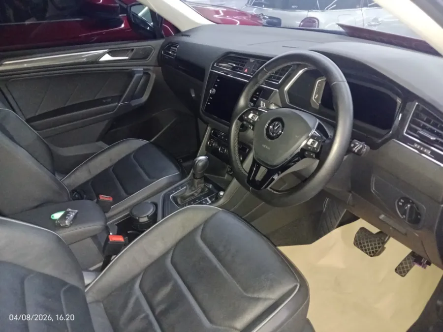 Foto Mobil Bekas Kabin Depan Volkswagen Tiguan 1.4 TSI Allspace tahun 2022
