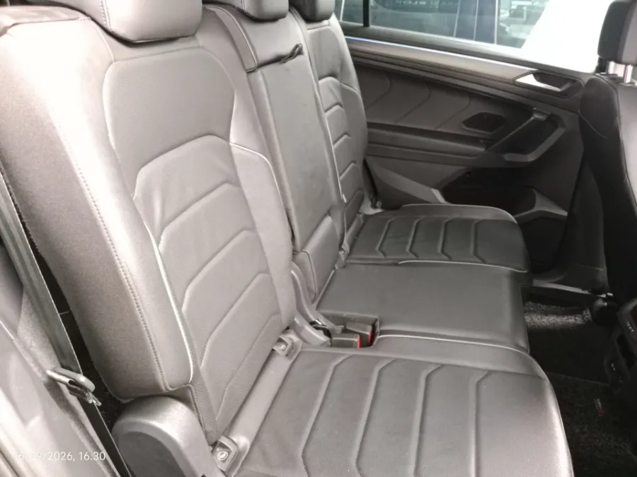 Foto Mobil Bekas Kabin Belakang Volkswagen Tiguan 1.4 TSI Allspace tahun 2024