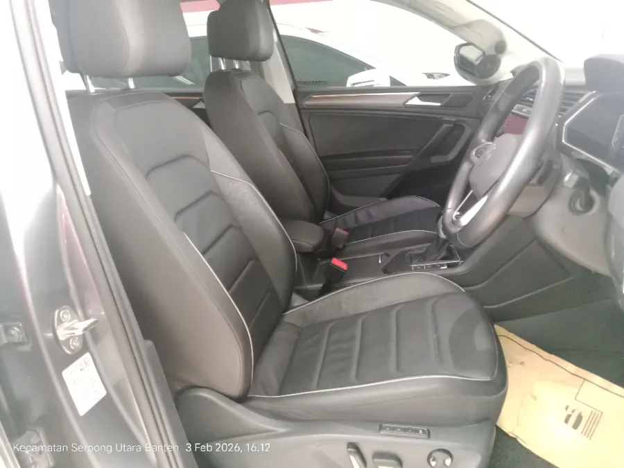 Foto Mobil Bekas Kabin Depan Volkswagen Tiguan 1.4 TSI Allspace tahun 2024