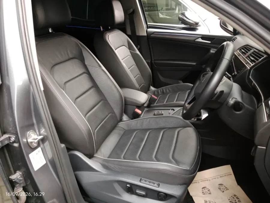 Foto Mobil Bekas Kabin Depan Volkswagen Tiguan 1.4 TSI Allspace tahun 2024